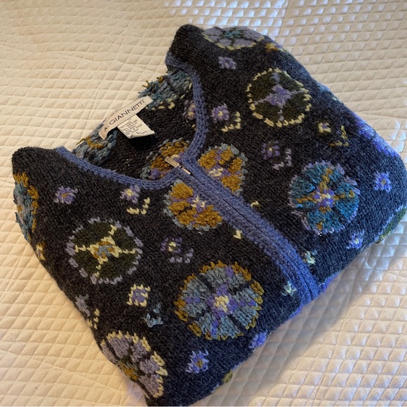 A GIANNETTI Size Large Zip Front Sweater Flowers Hand-Knit Shetland Wool Cozy - Picture 9 of 16